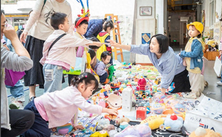 华师幼儿园举行六一“爱心义卖”活动